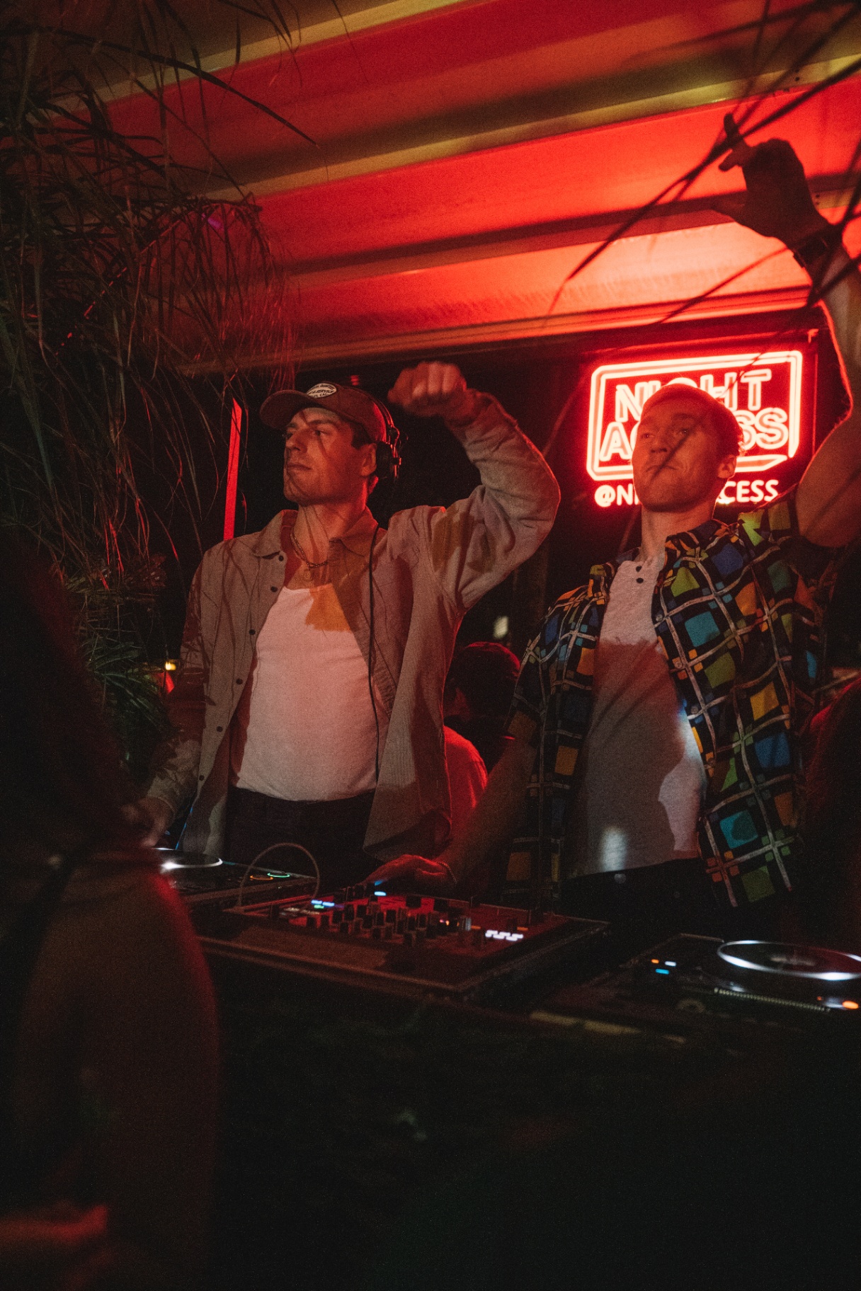 DJ